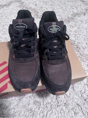 New Balance Men's Brown and Black Suede Sneakers